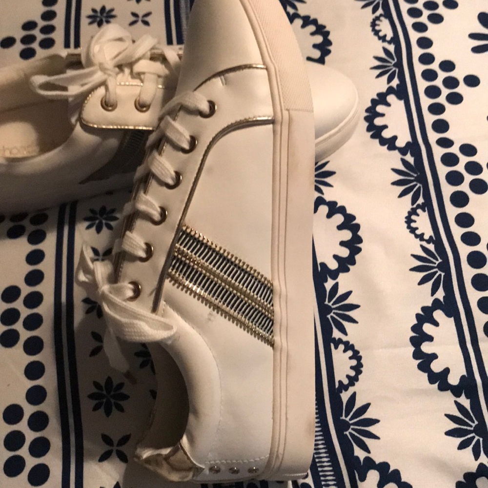 Sneakers - Picture 3 of 4